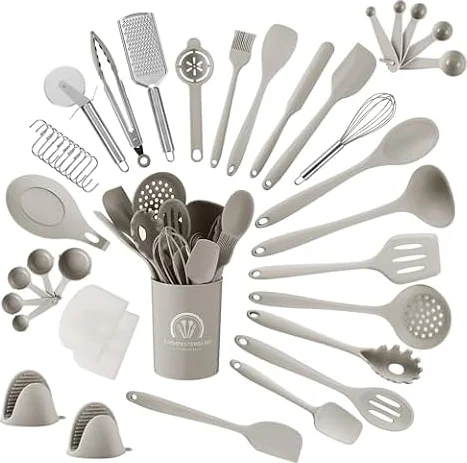 Utensili Cucina, Set Utensili Cucina Silicone da 43 Pezzi. Set Mestoli Cucina Silicone è resistente alle alte temperature e antiaderente. Set Cucina Utensili color Kaki, lavabile in lavastoviglie